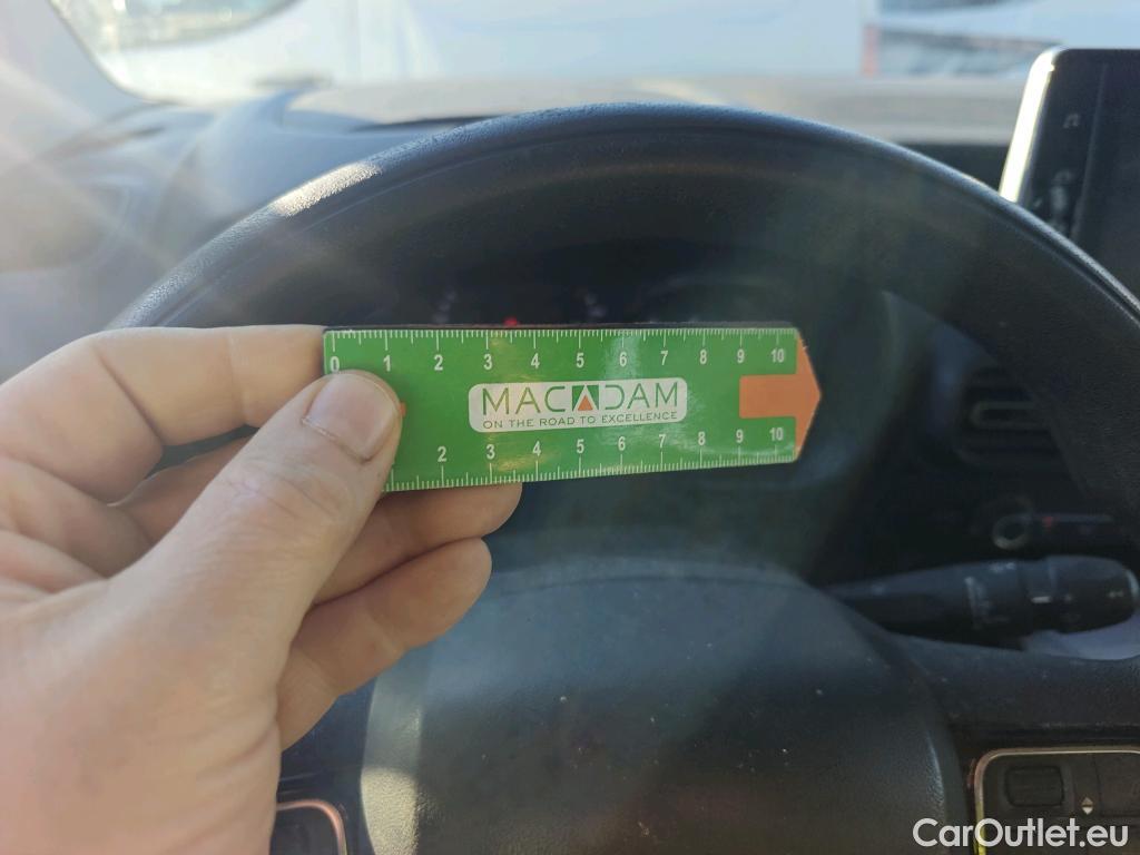  Citroen  Berlingo CITROEN  / 2018 / 5P / monovolumen compacto Talla M BlueHDi 100 S&S FEEL #40