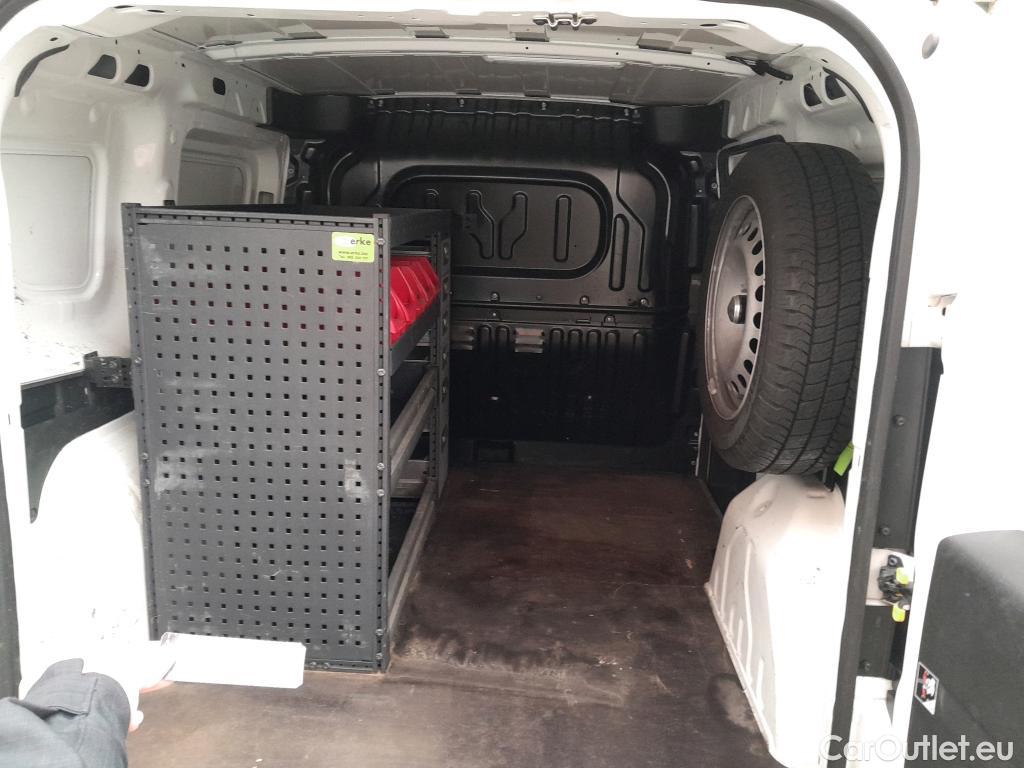  Fiat  Doblo FIAT Doblò Cargo/2015/3P/furgón derivado de turismo Cargo Base Plus 1.4 Tjet 89kW GNC  #31