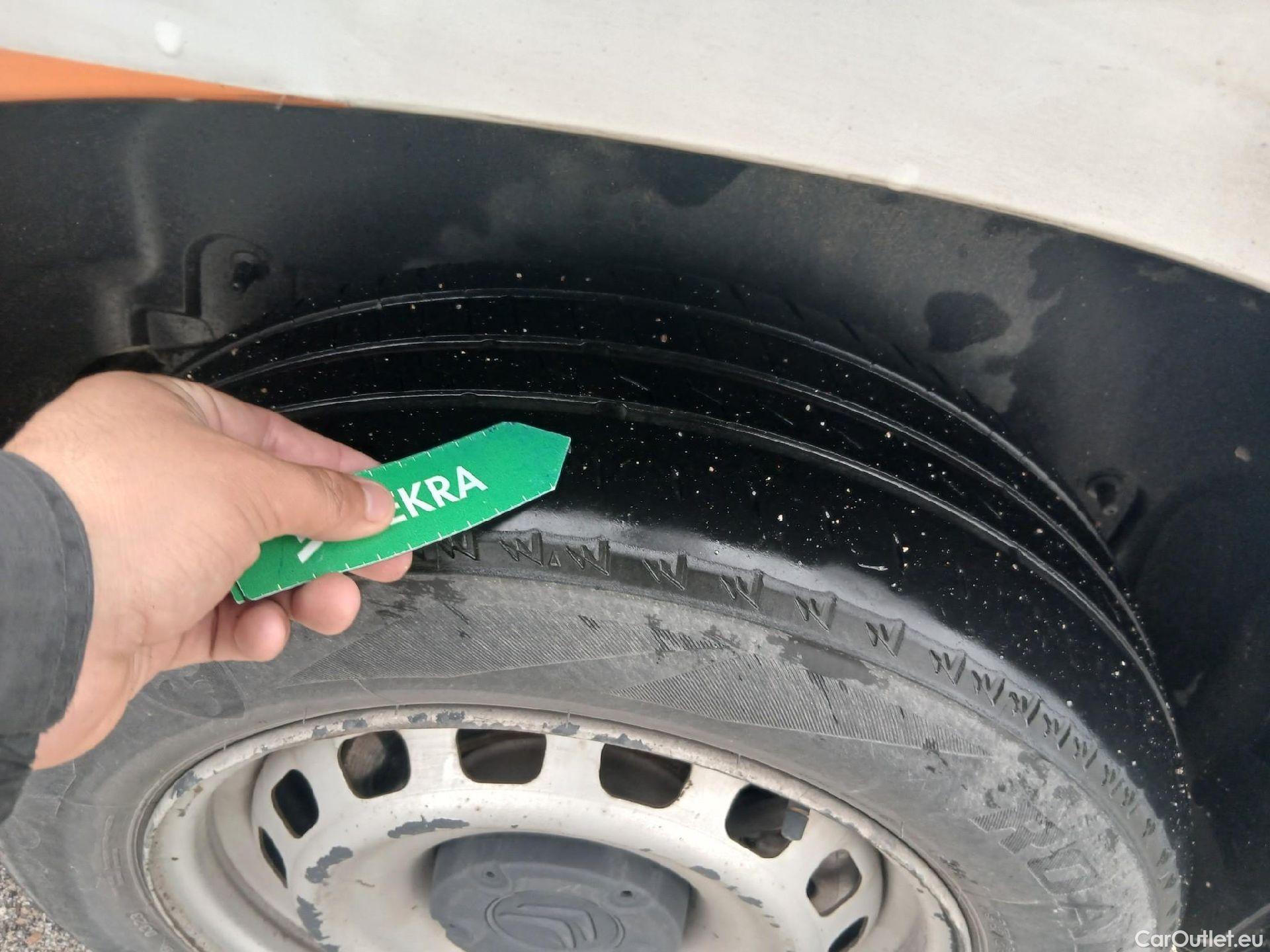  Citroen  Berlingo CITROEN  / 2018 / 3P / furgón derivado de turismo Talla M BlueHDi 73kW CONTROL #40