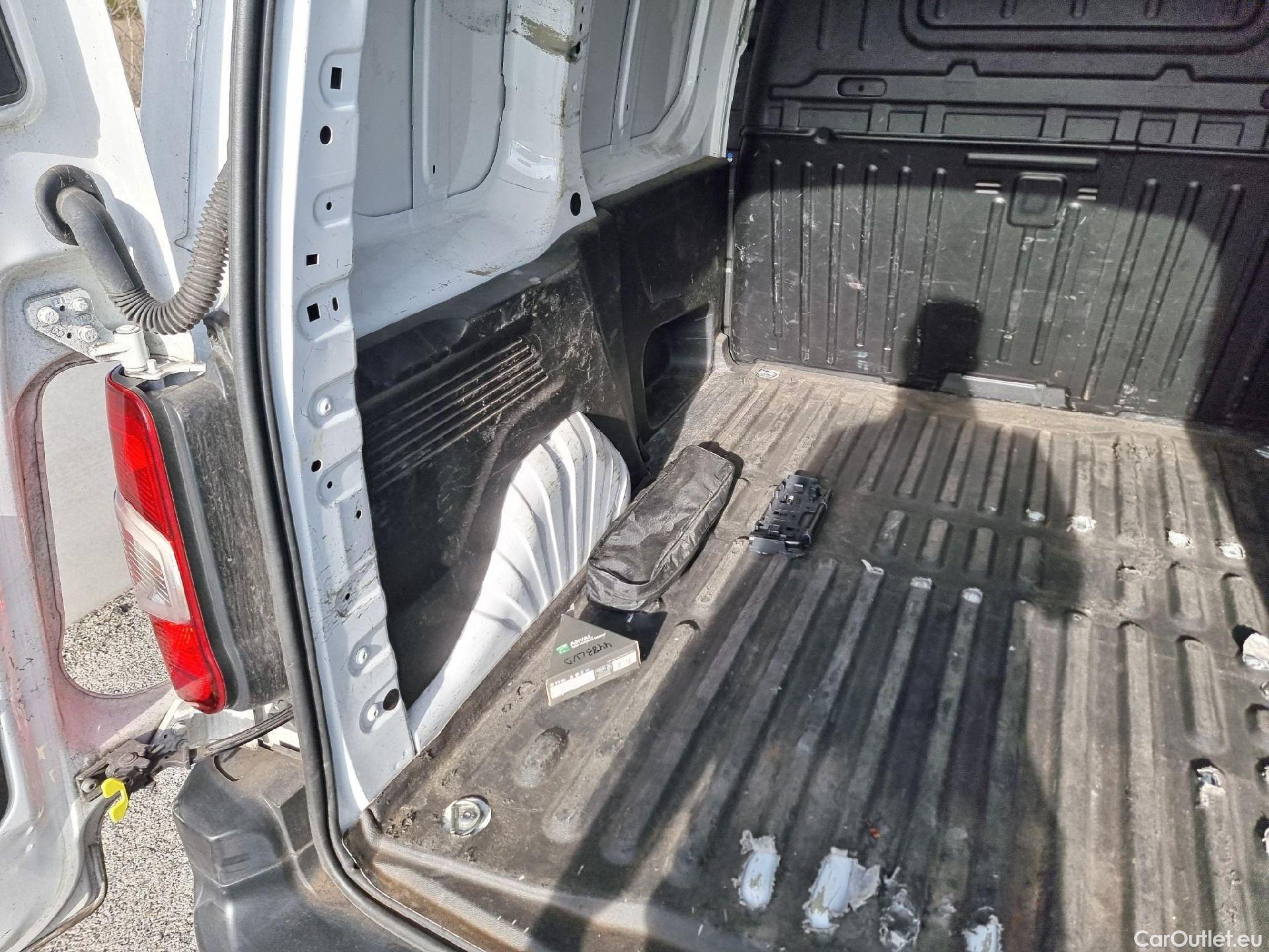  Citroen  Berlingo CITROEN  / 2018 / 3P / furgón derivado de turismo Talla M BlueHDi 100 CONTROL (AC2) #4