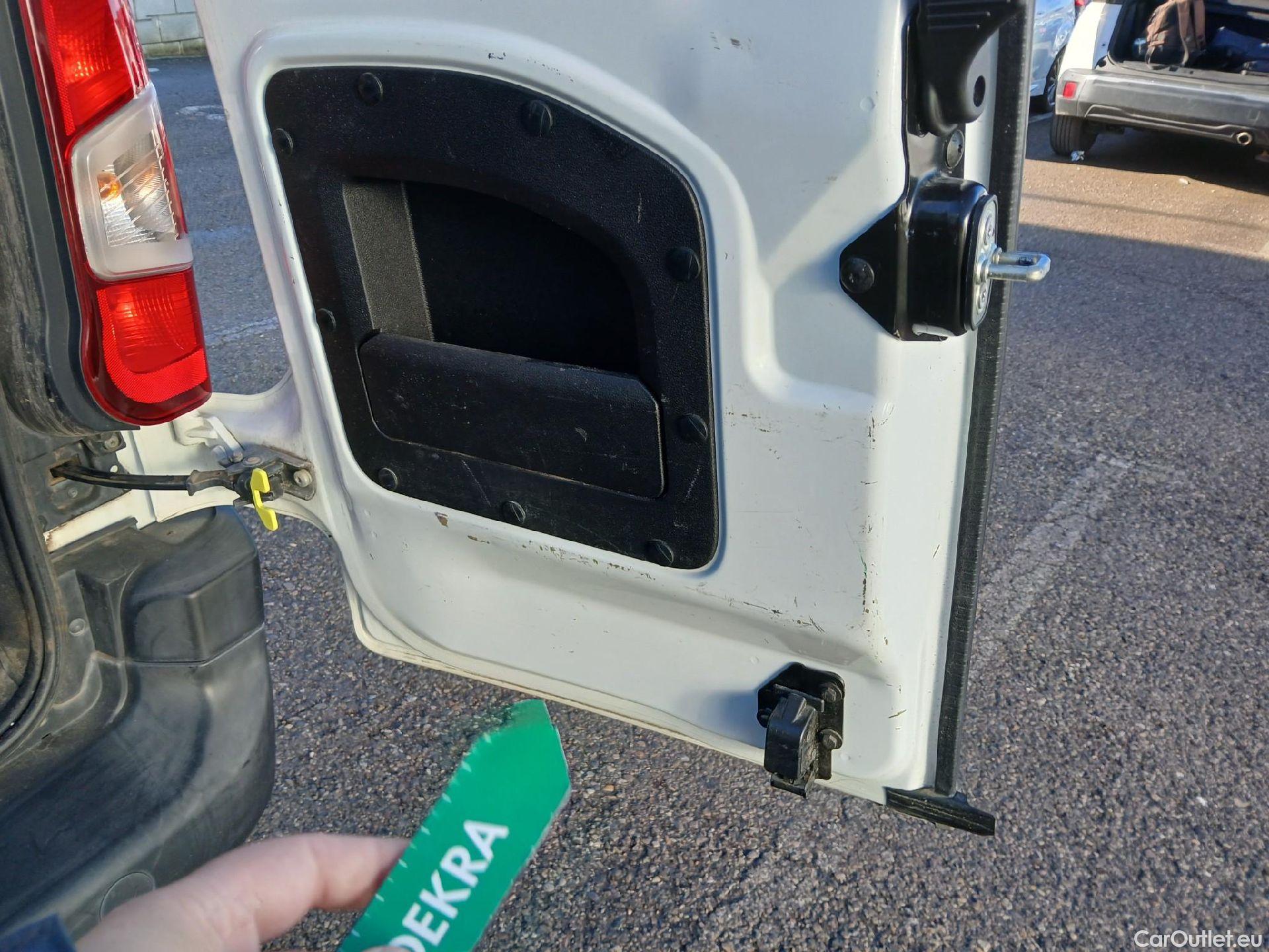  Citroen  Berlingo CITROEN  / 2018 / 4P / monovolumen compacto Talla M BlueHDi 100 LIVE #12