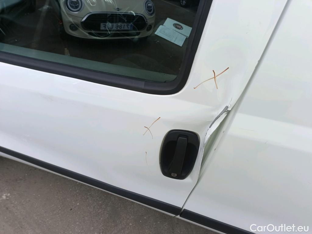  Fiat  Doblo FIAT Doblò Cargo/2015/3P/furgón derivado de turismo Cargo Base 1.6 Mjet 66kW (90CV) #3