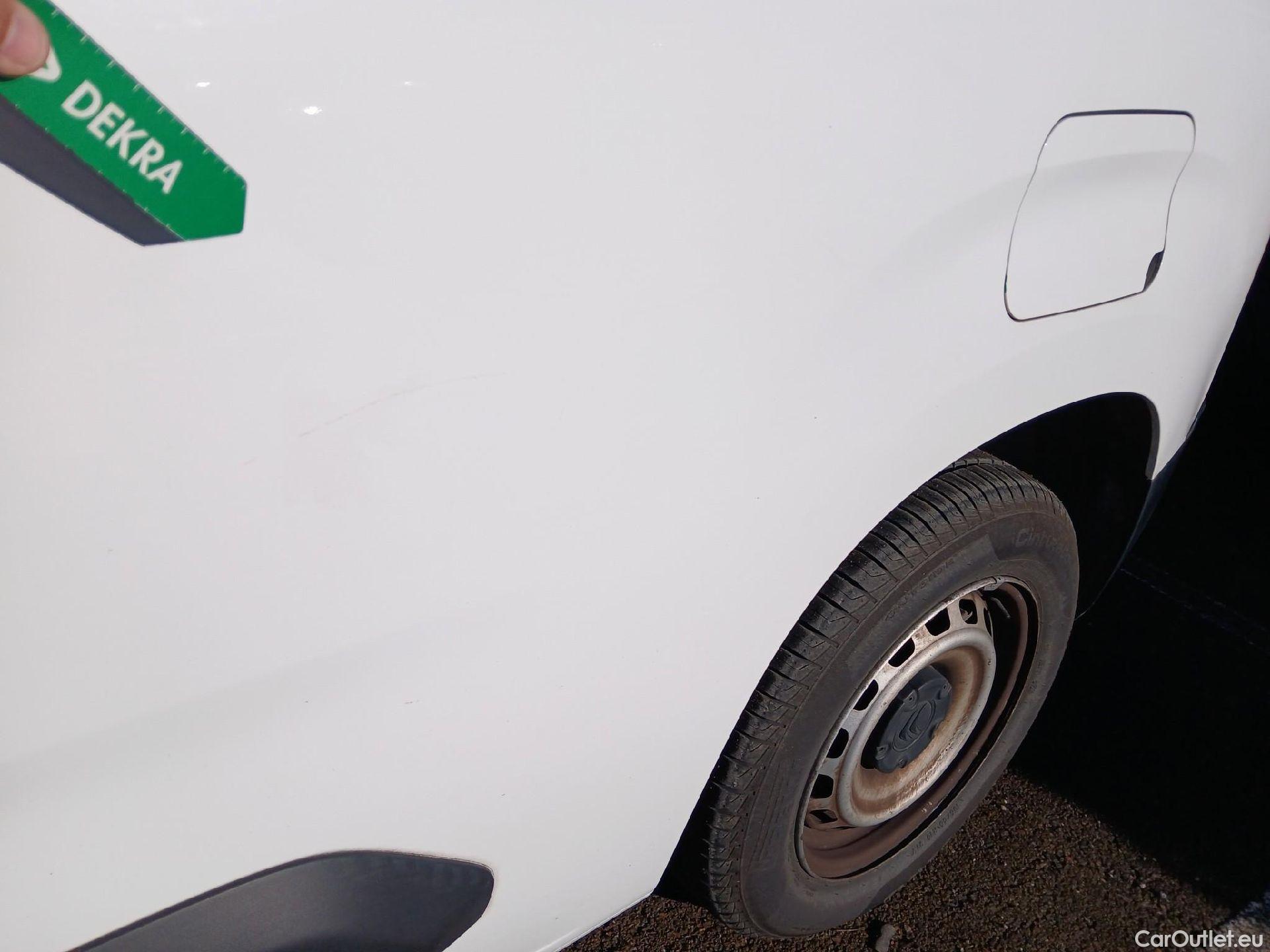  Citroen  Berlingo CITROEN  / 2018 / 4P / monovolumen compacto Talla M BlueHDi 100 LIVE #27