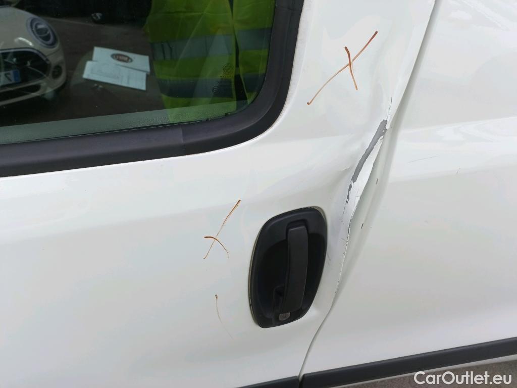  Fiat  Doblo FIAT Doblò Cargo/2015/3P/furgón derivado de turismo Cargo Base 1.6 Mjet 66kW (90CV) #4