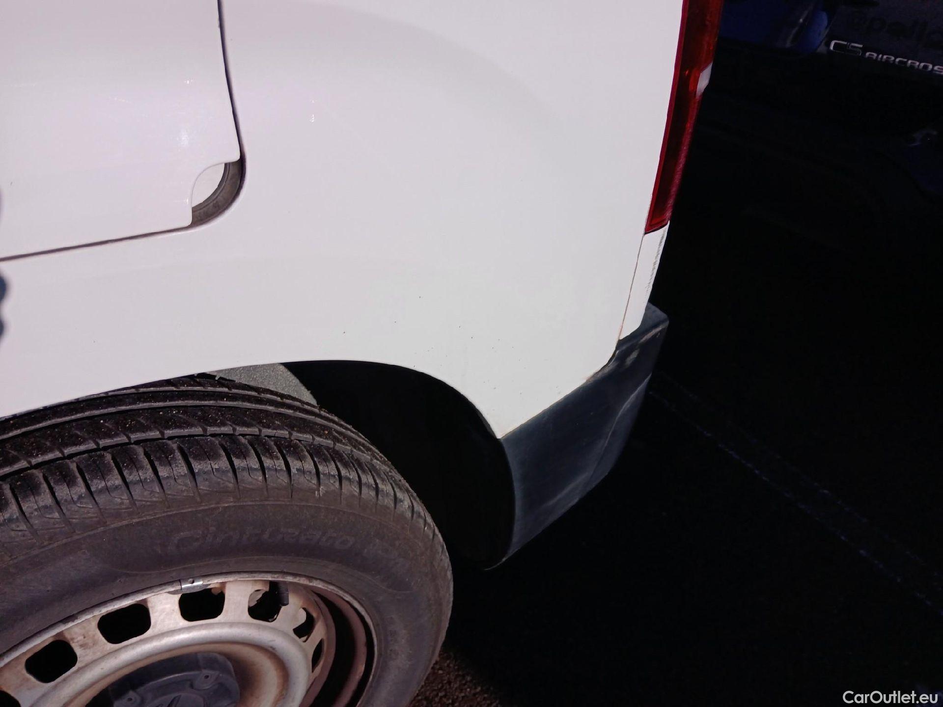  Citroen  Berlingo CITROEN  / 2018 / 4P / monovolumen compacto Talla M BlueHDi 100 LIVE #29