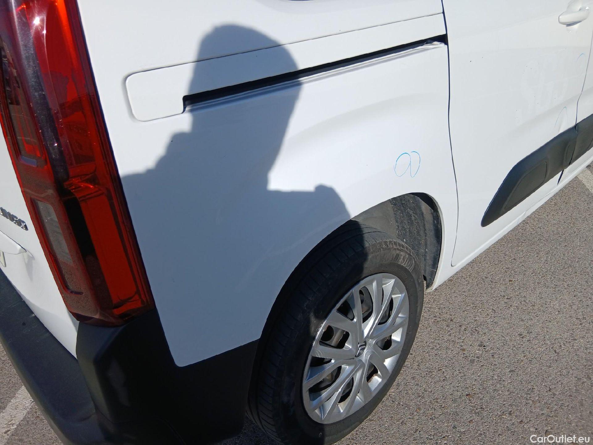  Citroen  Berlingo CITROEN  / 2018 / 5P / monovolumen compacto Talla M BlueHDi 100 S&S FEEL #16