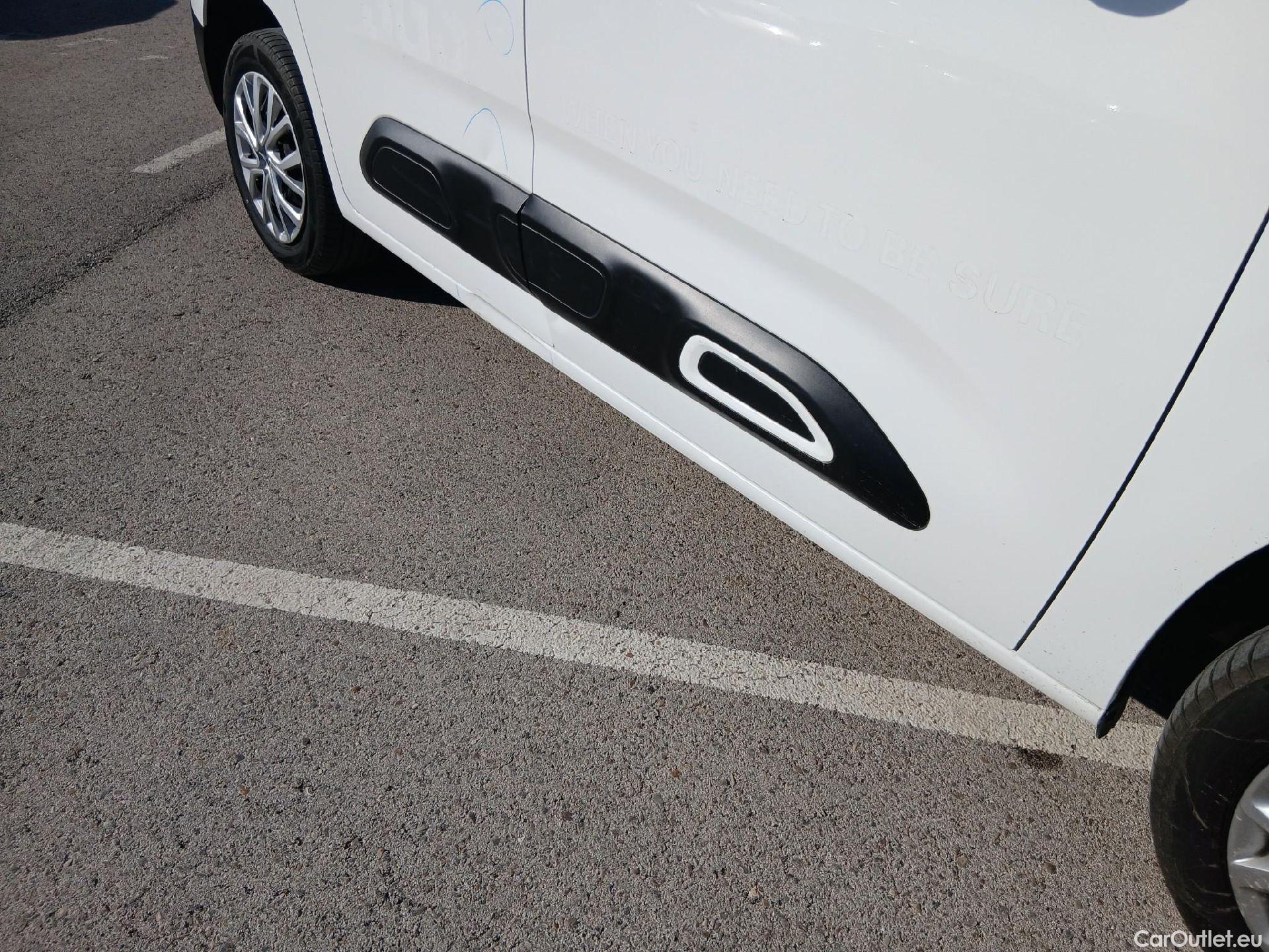  Citroen  Berlingo CITROEN  / 2018 / 5P / monovolumen compacto Talla M BlueHDi 100 S&S FEEL #20