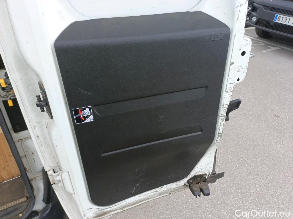  Fiat  Doblo FIAT Doblò Cargo/2015/3P/furgón derivado de turismo Cargo Base 1.6 Mjet 66kW (90CV) #27