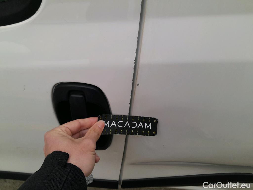  Fiat  Doblo FIAT Doblò Cargo/2015/3P/furgón derivado de turismo Cargo Base Plus 1.4 Tjet 89kW GNC  #26