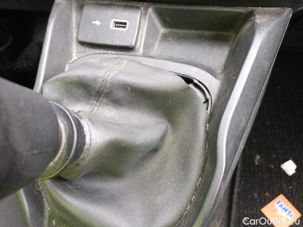  Fiat  Doblo FIAT Doblò Cargo/2015/3P/furgón derivado de turismo Cargo Base 1.6 Mjet 66kW (90CV) #32