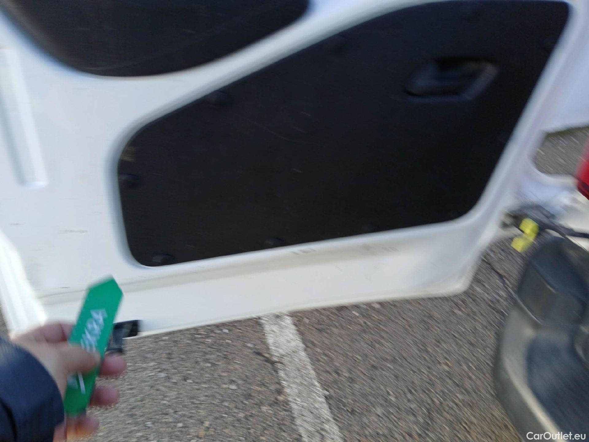  Citroen  Berlingo CITROEN  / 2018 / 4P / monovolumen compacto Talla M BlueHDi 100 LIVE #9