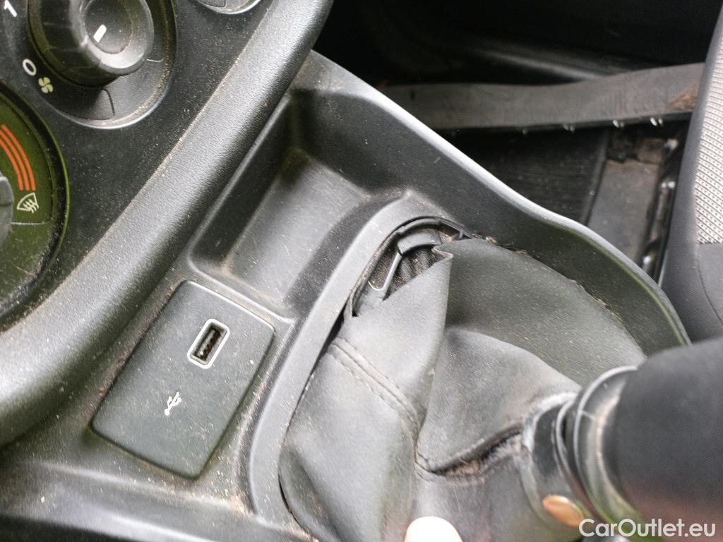  Fiat  Doblo FIAT Doblò Cargo/2015/3P/furgón derivado de turismo Cargo Base 1.6 Mjet 66kW (90CV) #31