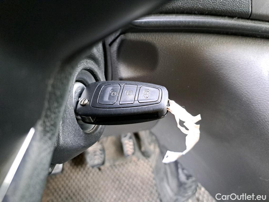  Ford  Transit  Custom Combi / Tourneo Custom 320 L1 Trend 2.0 Ecoblue 150CV MT6 E6d #4