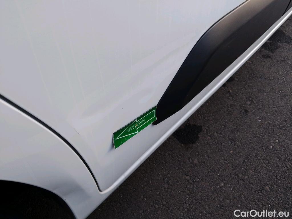  Peugeot  Partner PEUGEOT  / 2018 / 3P / furgón derivado de turismo Pro Standard 600kg BlueHDi 73kW (AC) #32