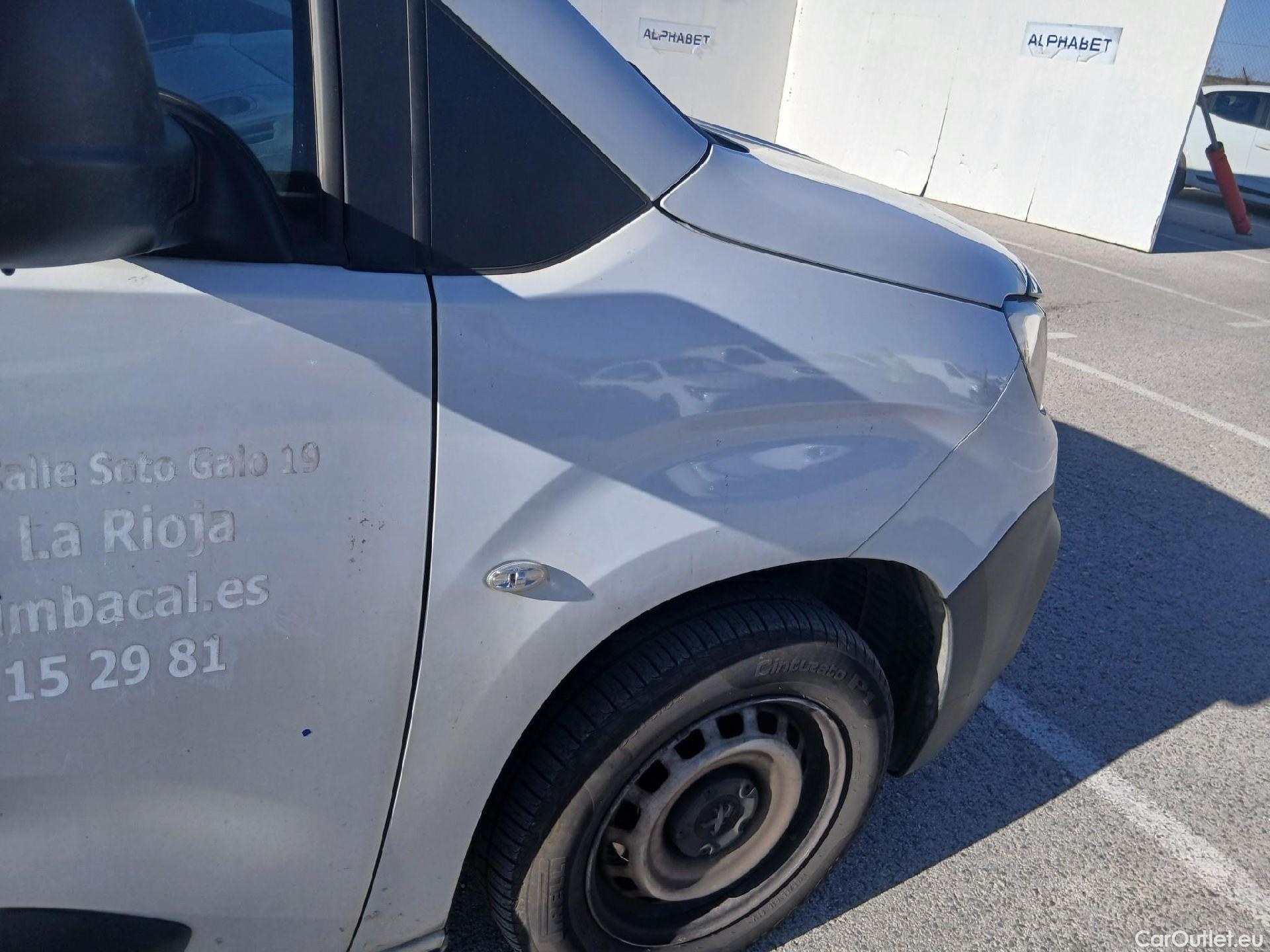  Peugeot  Partner PEUGEOT  / 2018 / 4P / furgón derivado de turismo Premium Standard 600kg BlueHDi 73kW (AC) #44