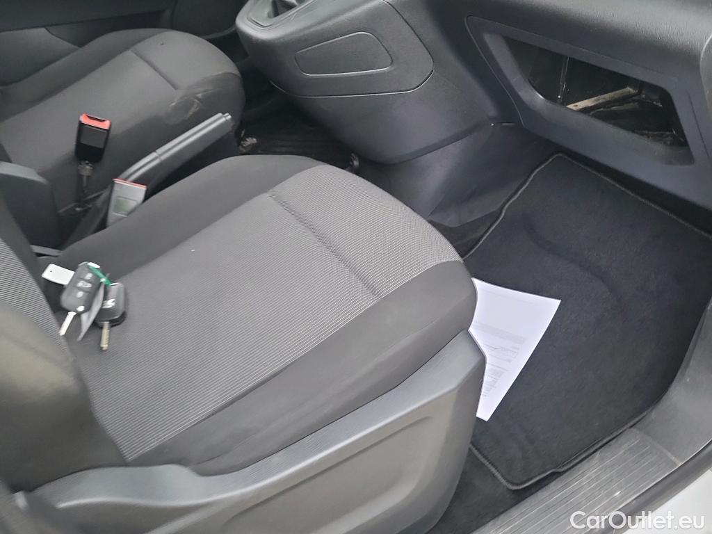  Peugeot  RIFTER PEUGEOT  / 2018 / 5P / monovolumen compacto Active Pack Standard BlueHDi 73kW #41