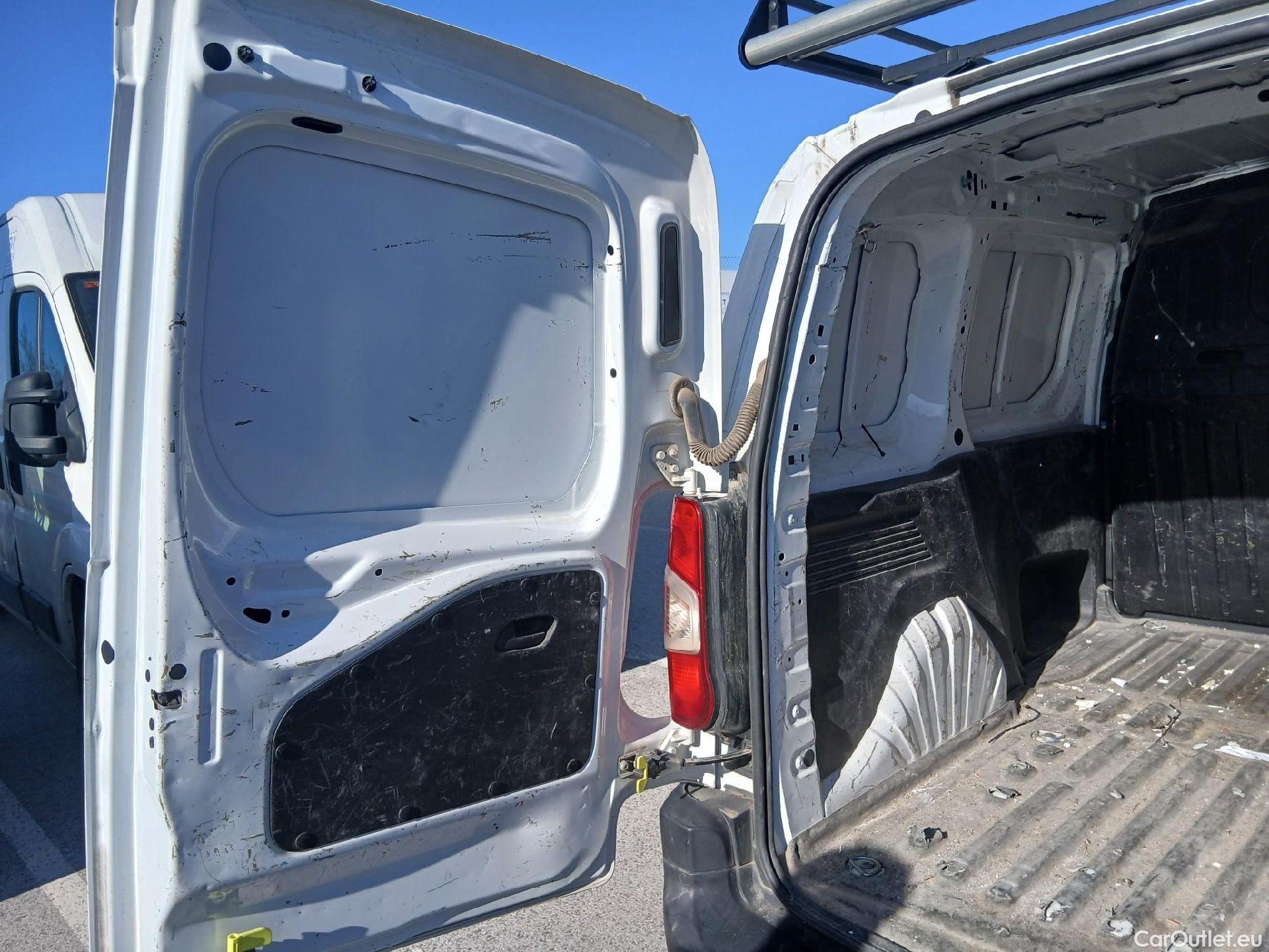  Peugeot  Partner PEUGEOT  / 2018 / 4P / furgón derivado de turismo Premium Standard 600kg BlueHDi 73kW (AC) #23