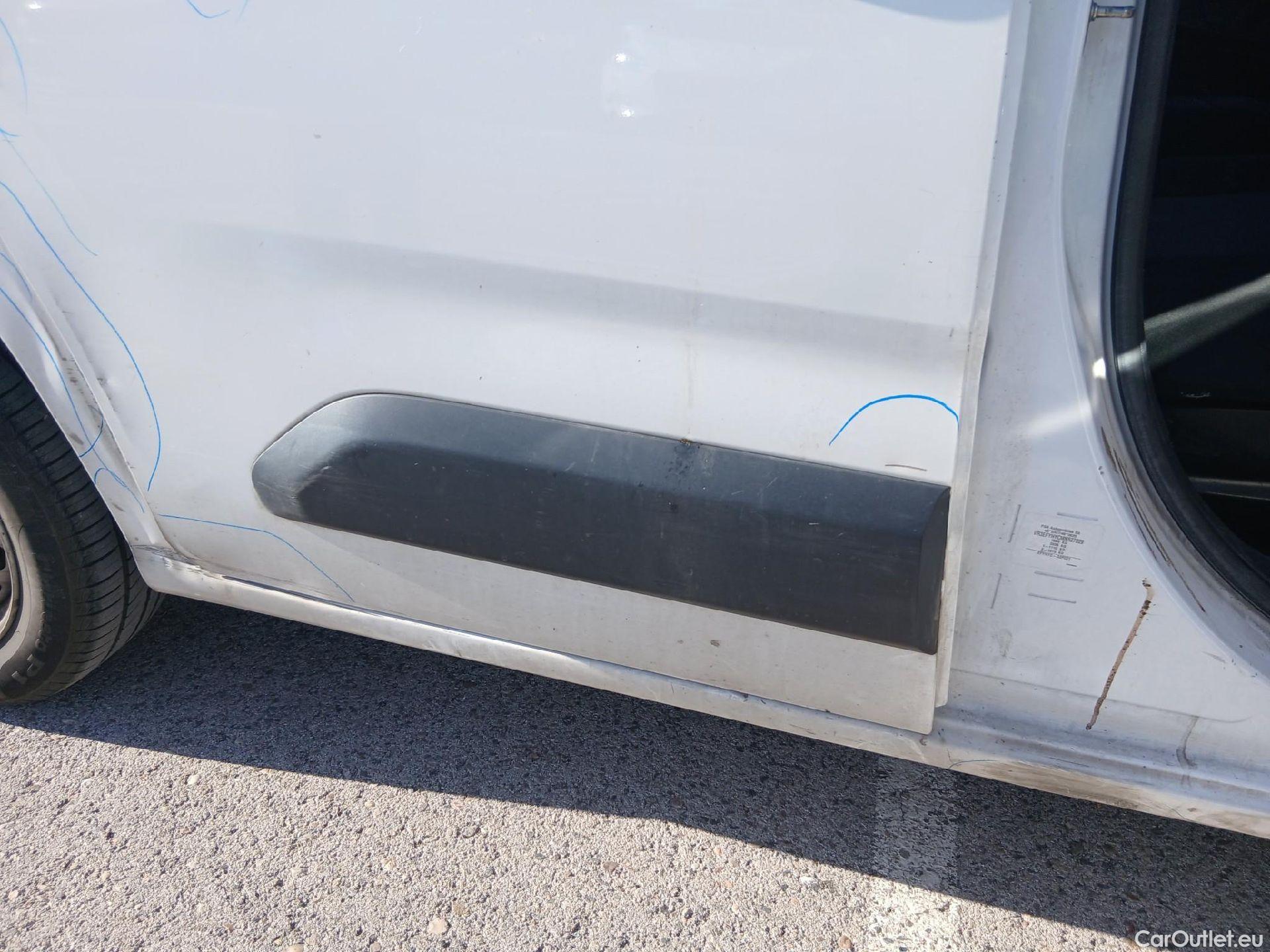  Peugeot  Partner PEUGEOT  / 2018 / 4P / furgón derivado de turismo Premium Standard 600kg BlueHDi 73kW (AC) #42