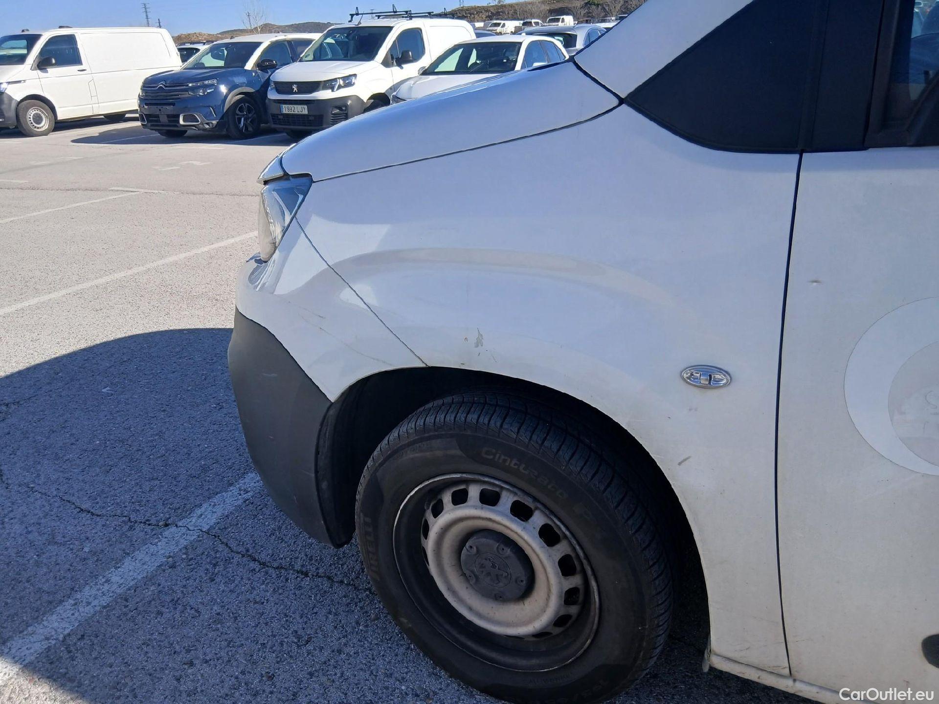  Peugeot  Partner PEUGEOT  / 2018 / 4P / furgón derivado de turismo Premium Standard 600kg BlueHDi 73kW (AC) #9