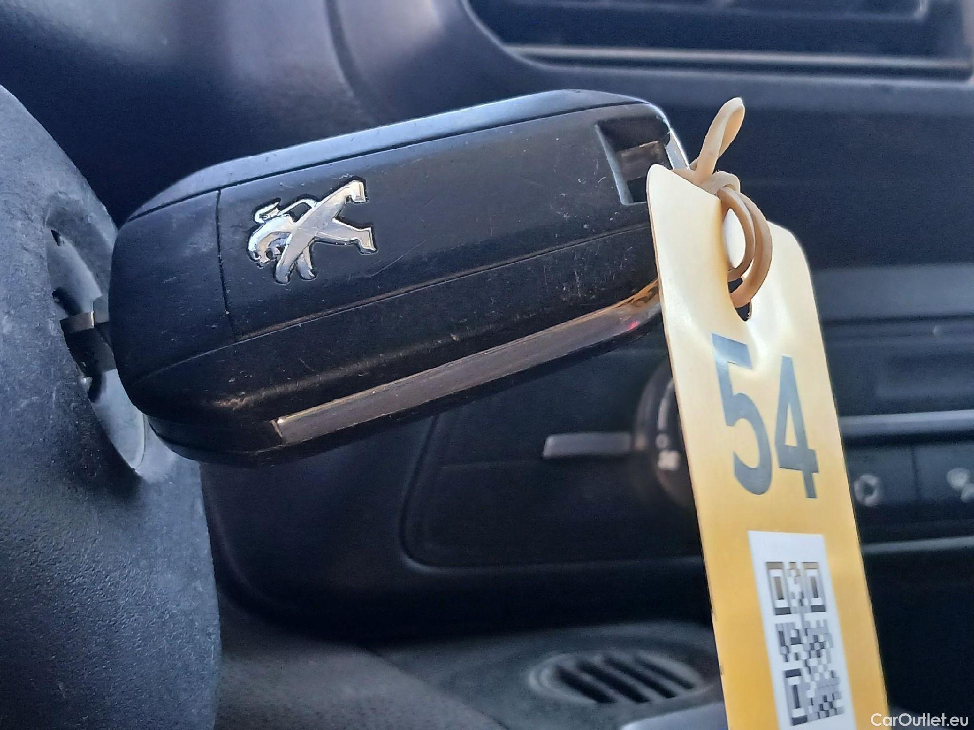  Peugeot  Partner PEUGEOT  / 2018 / 4P / furgón derivado de turismo Premium Standard 600kg BlueHDi 73kW (AC) #1