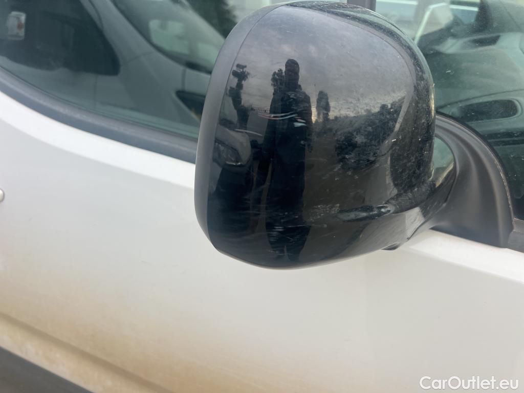  Peugeot  RIFTER PEUGEOT  / 2018 / 5P / monovolumen compacto Active Pack Standard BlueHDi 73kW #42