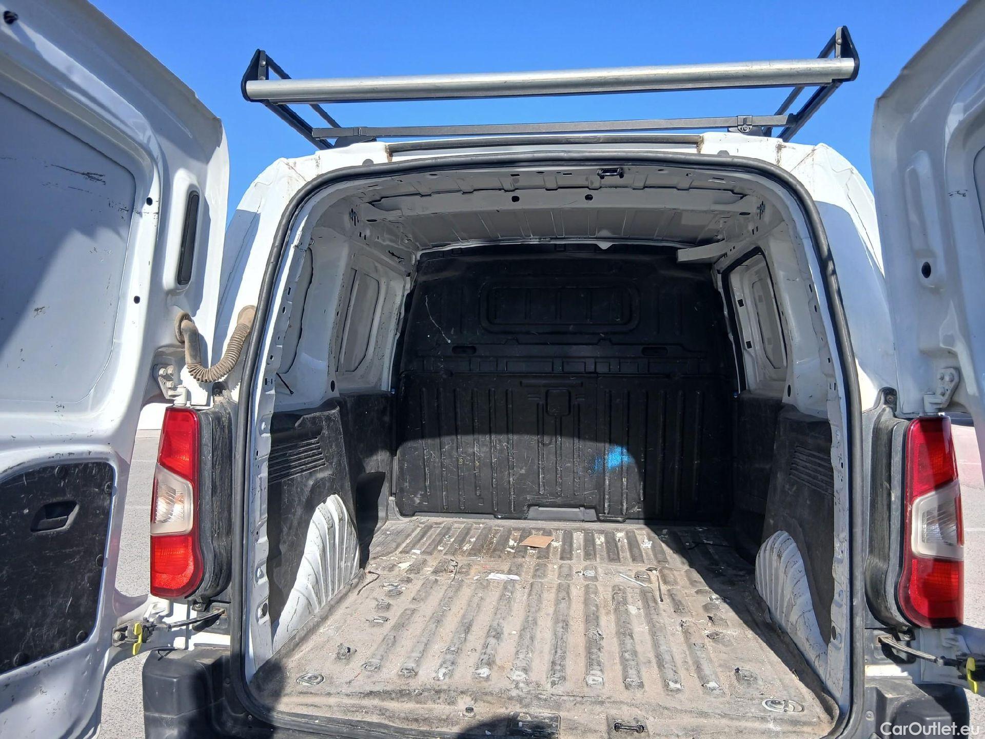  Peugeot  Partner PEUGEOT  / 2018 / 4P / furgón derivado de turismo Premium Standard 600kg BlueHDi 73kW (AC) #24