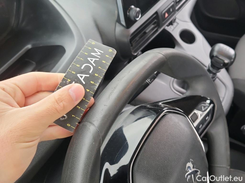  Peugeot  RIFTER PEUGEOT  / 2018 / 5P / monovolumen compacto Active Pack Standard BlueHDi 73kW #18