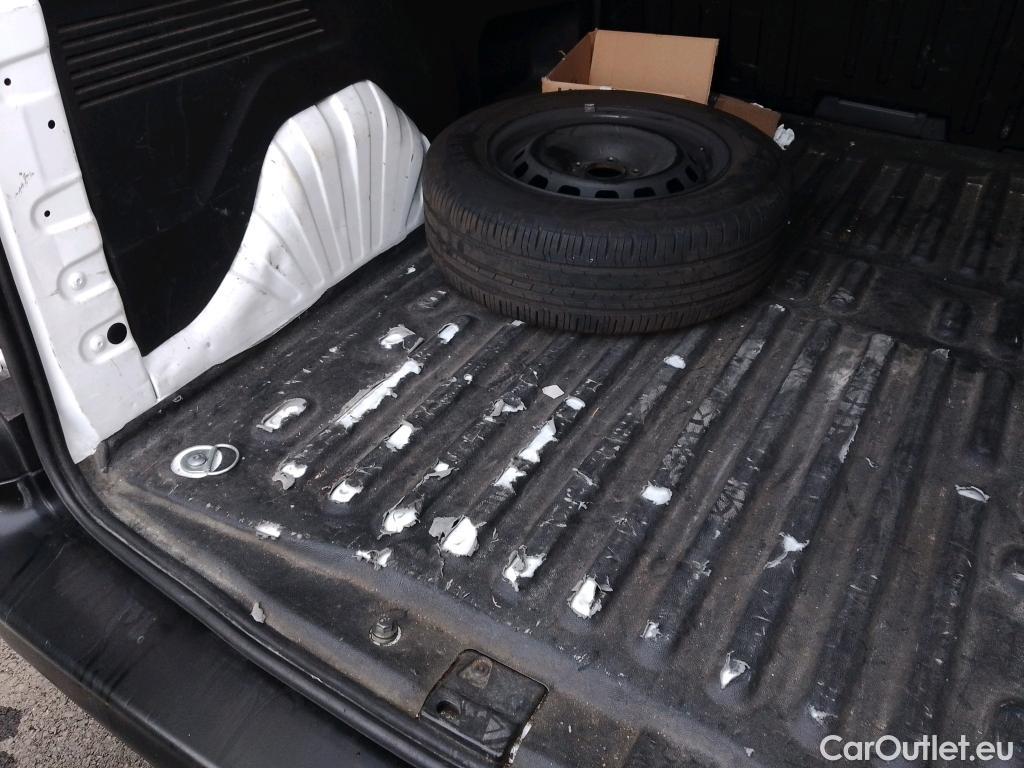  Peugeot  Partner PEUGEOT  / 2018 / 3P / furgón derivado de turismo Pro Standard 600kg BlueHDi 73kW (AC) #25