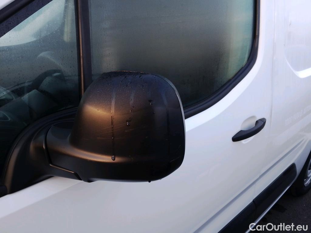  Peugeot  Partner PEUGEOT  / 2018 / 3P / furgón derivado de turismo Pro Standard 600kg BlueHDi 73kW (AC) #37