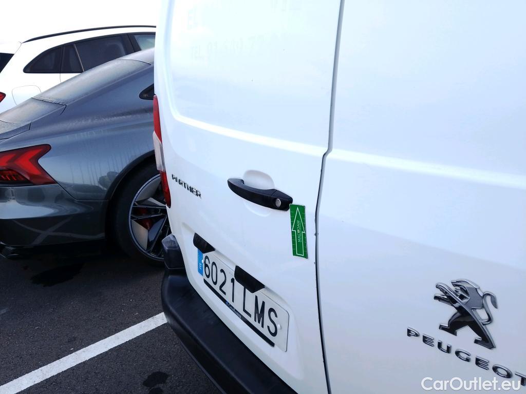  Peugeot  Partner PEUGEOT  / 2018 / 3P / furgón derivado de turismo Pro Standard 600kg BlueHDi 73kW (AC) #18