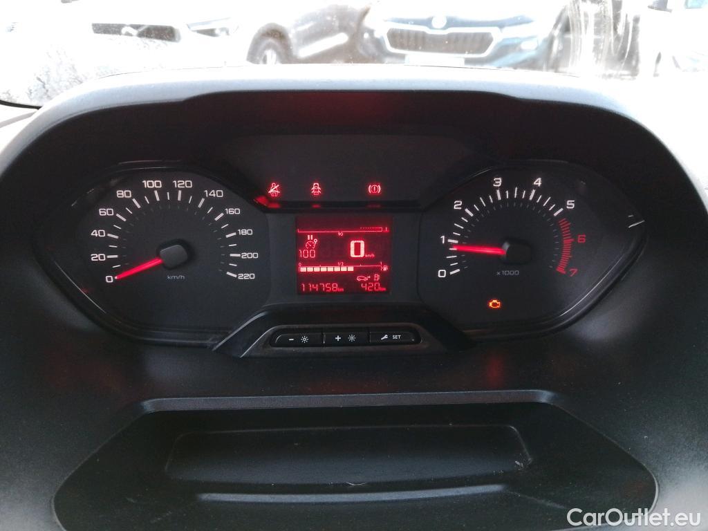  Peugeot  Partner PEUGEOT  / 2018 / 3P / furgón derivado de turismo Pro Standard 600kg BlueHDi 73kW (AC) #33