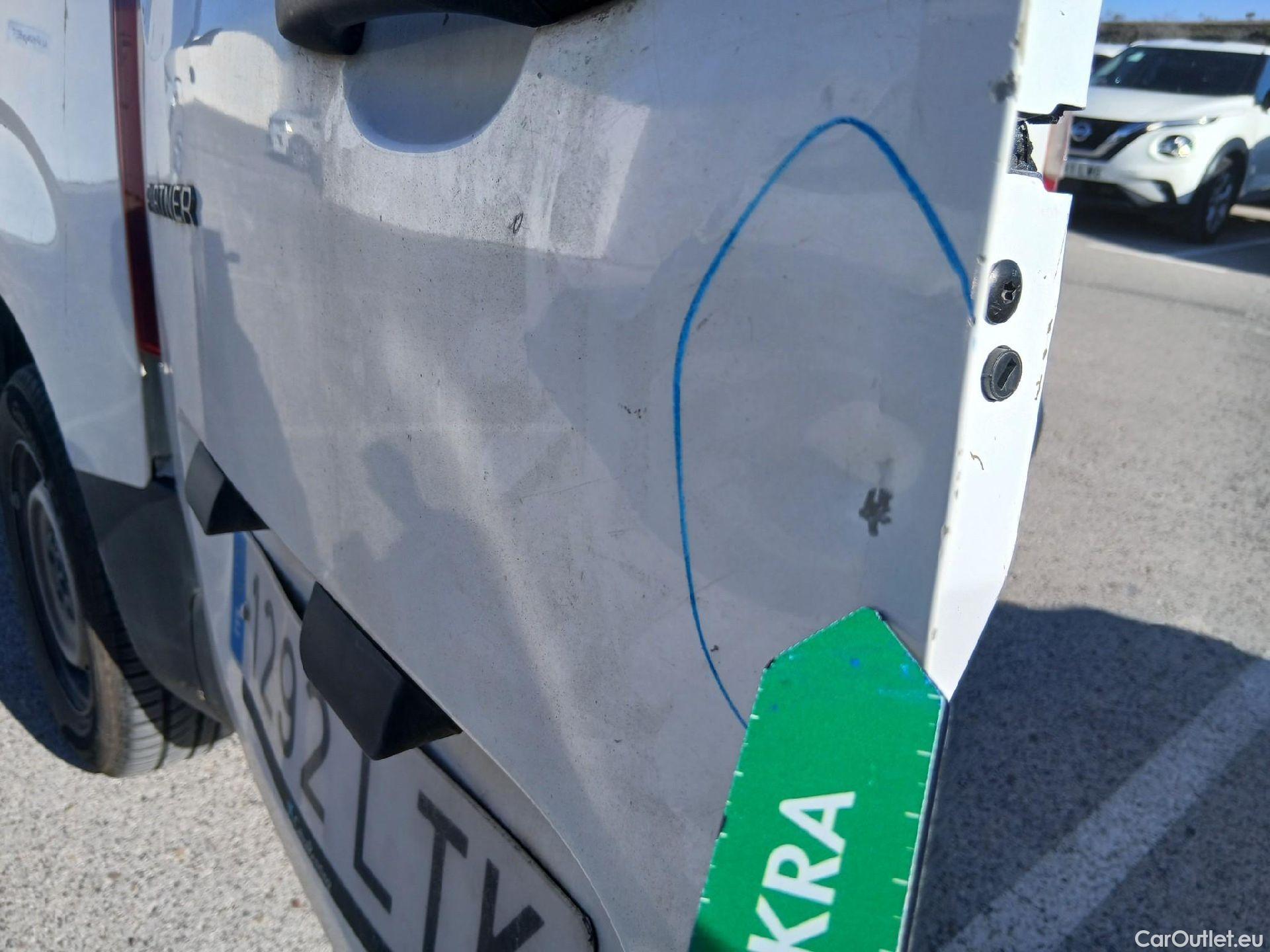  Peugeot  Partner PEUGEOT  / 2018 / 4P / furgón derivado de turismo Premium Standard 600kg BlueHDi 73kW (AC) #21