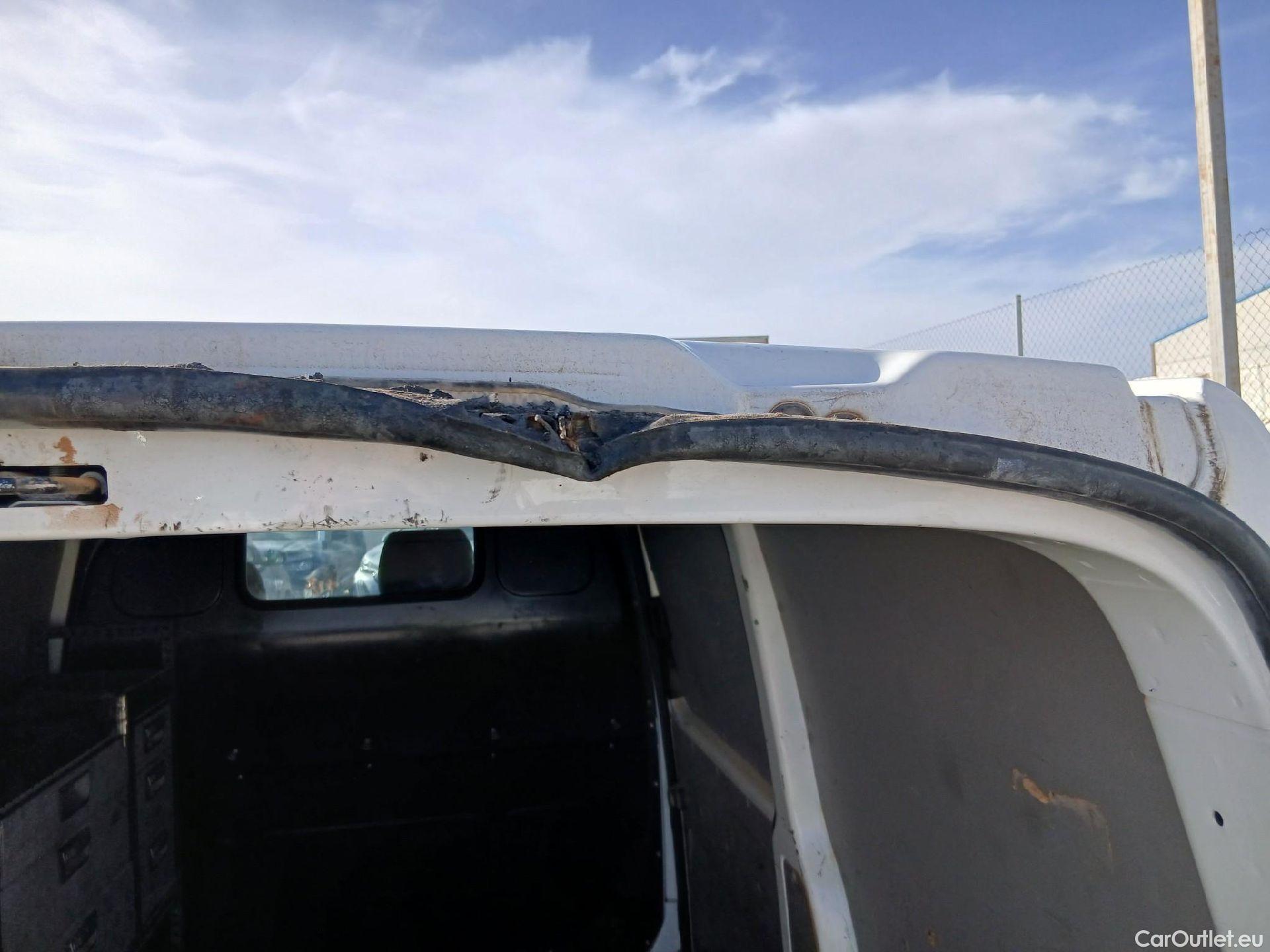  Volkswagen  Transporter VOLKSWAGEN  / 2015 / 4P / furgón Furgón Corto TN 2.0 TDI 110kW BMT 4Mot #41