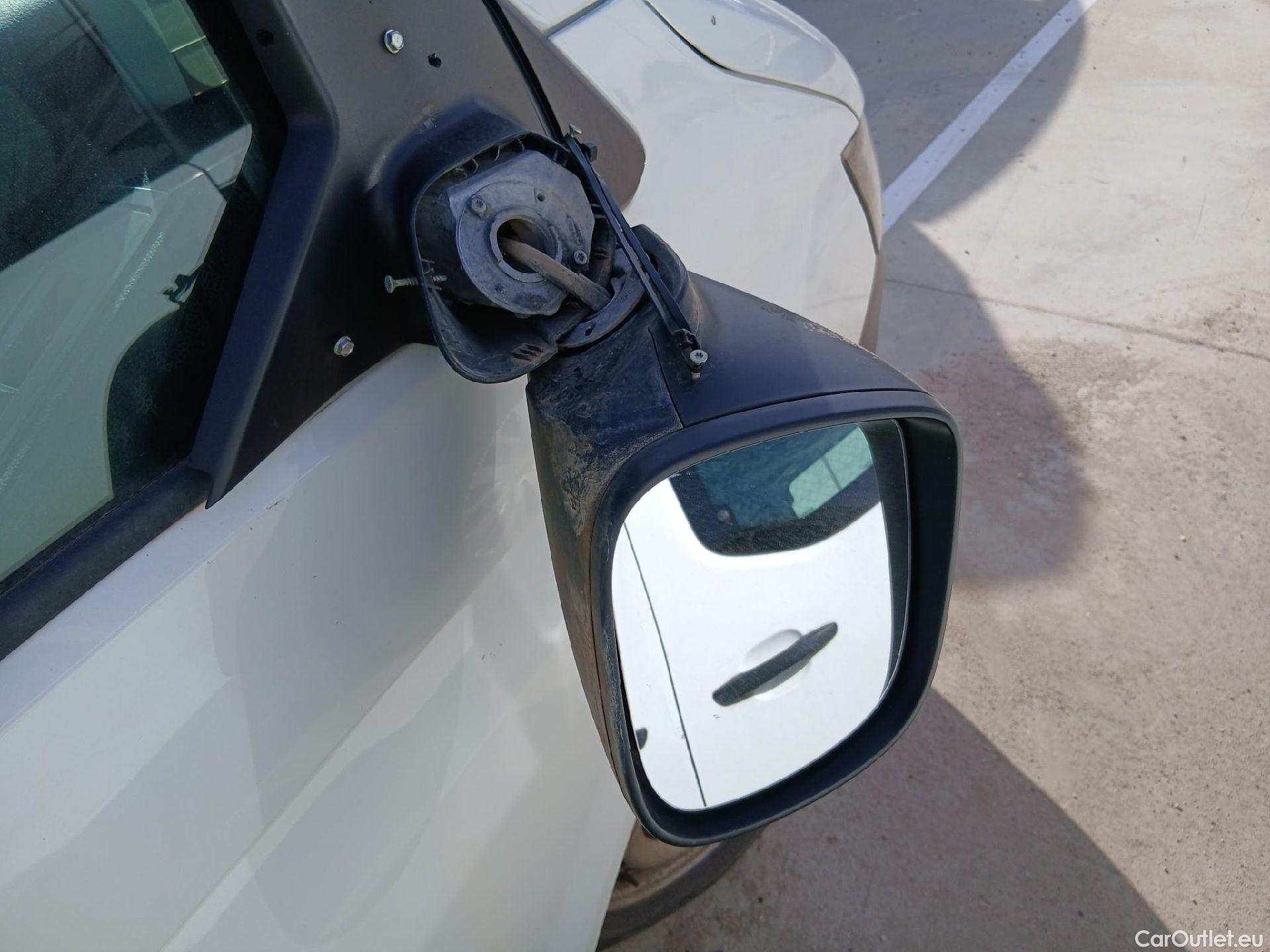  Volkswagen  Transporter VOLKSWAGEN  / 2015 / 4P / furgón Furgón Corto TN 2.0 TDI 110kW BMT 4Mot #54