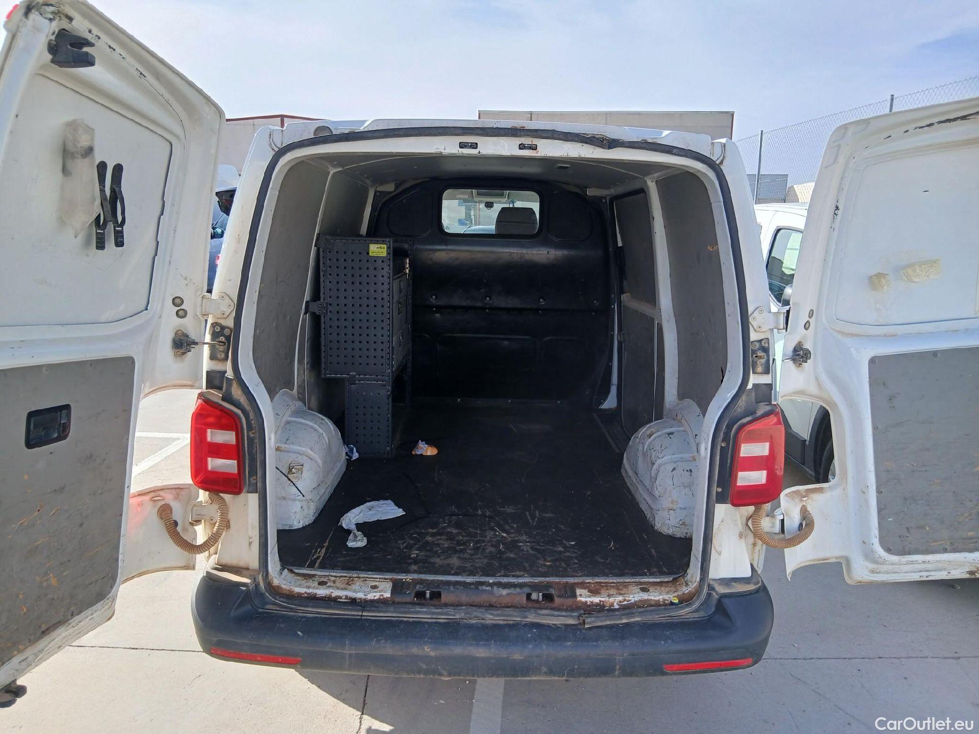  Volkswagen  Transporter VOLKSWAGEN  / 2015 / 4P / furgón Furgón Corto TN 2.0 TDI 110kW BMT 4Mot #47