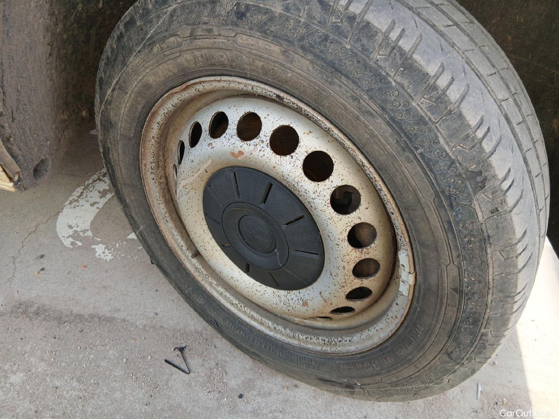  Volkswagen  Transporter VOLKSWAGEN  / 2015 / 4P / furgón Furgón Corto TN 2.0 TDI 110kW BMT 4Mot #57