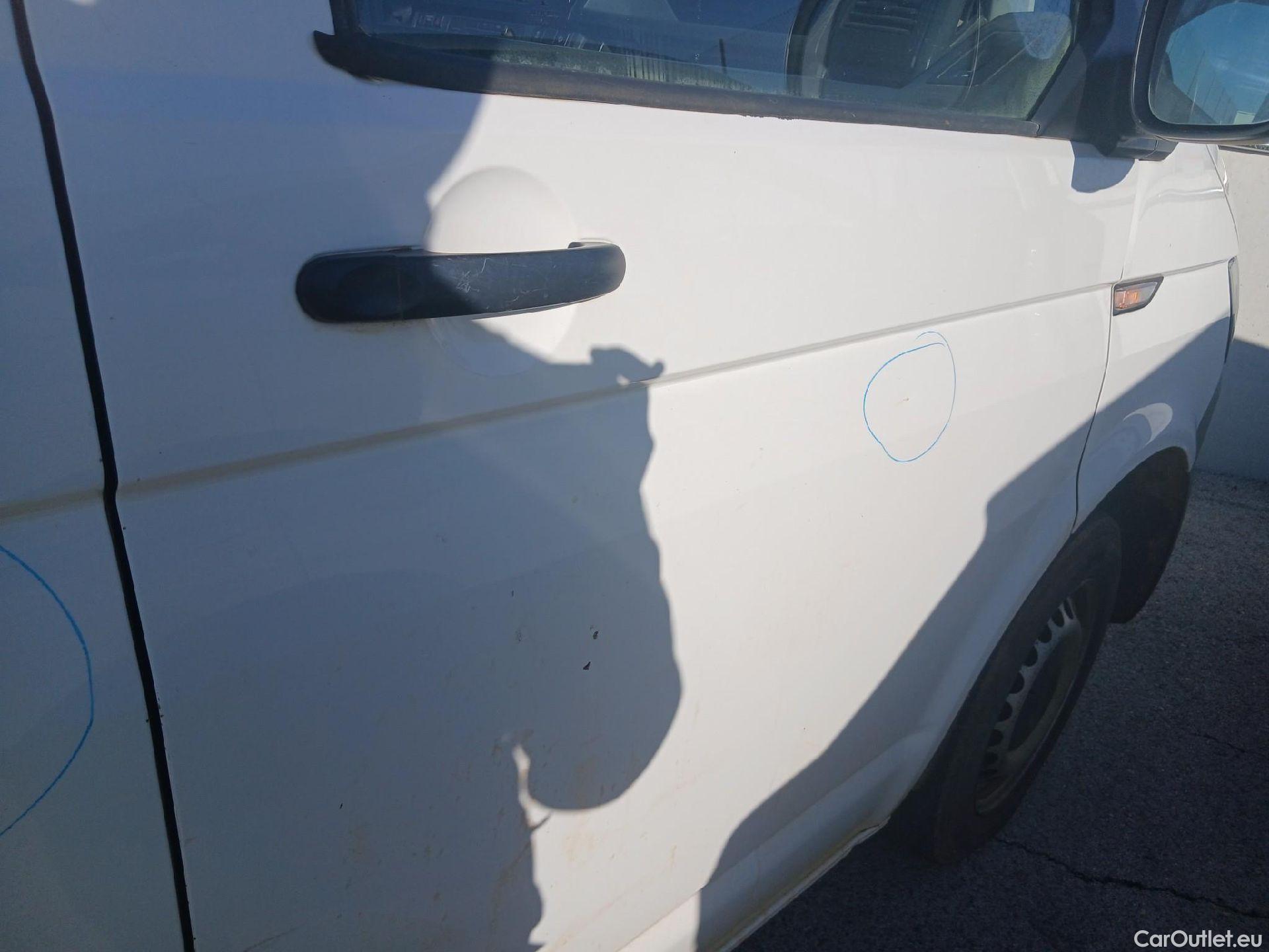  Volkswagen  Transporter VOLKSWAGEN  / 2015 / 4P / furgón Furgón Corto TN 2.0 TDI 110kW BMT 4Mot #35