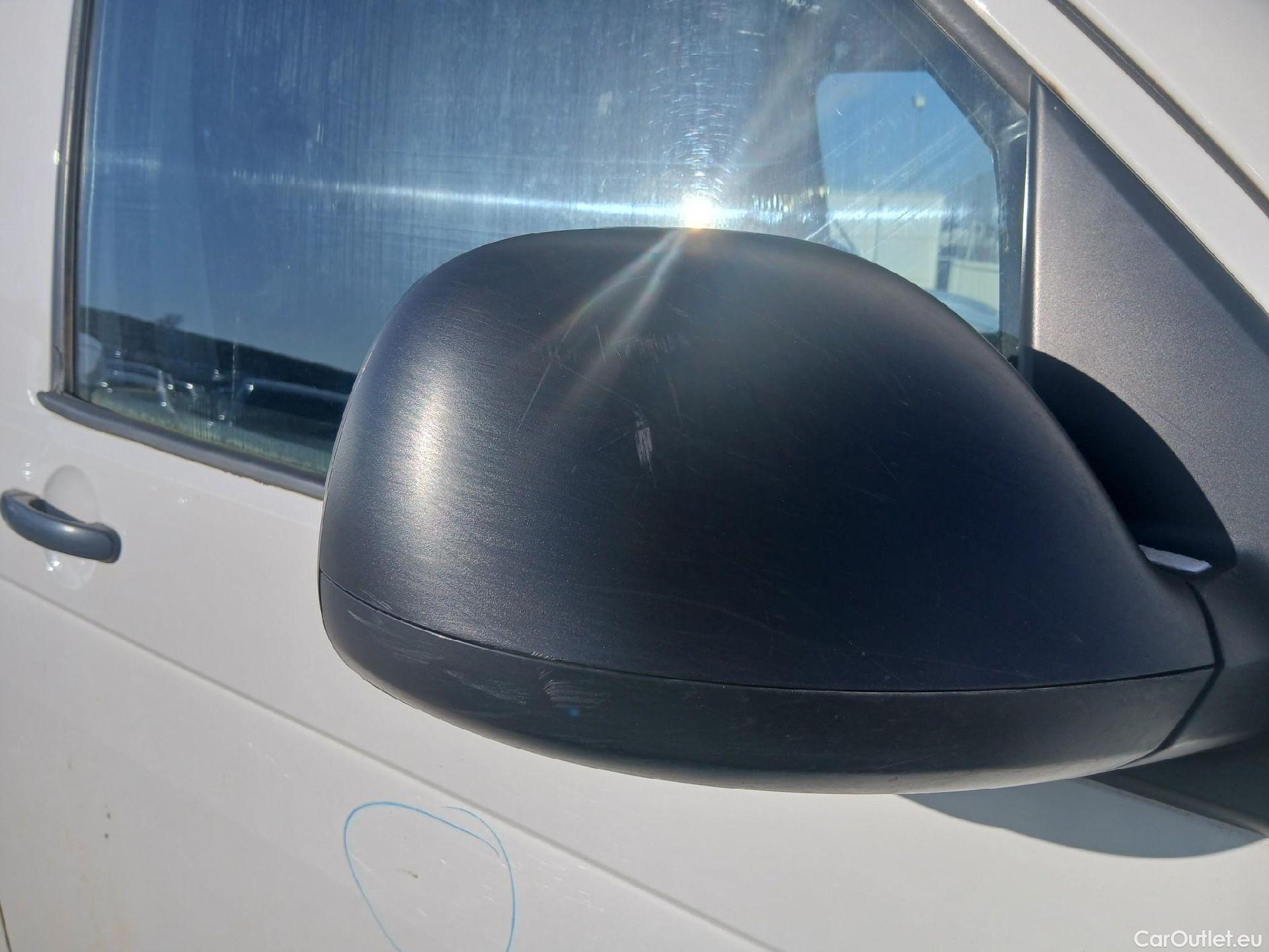  Volkswagen  Transporter VOLKSWAGEN  / 2015 / 4P / furgón Furgón Corto TN 2.0 TDI 110kW BMT 4Mot #37