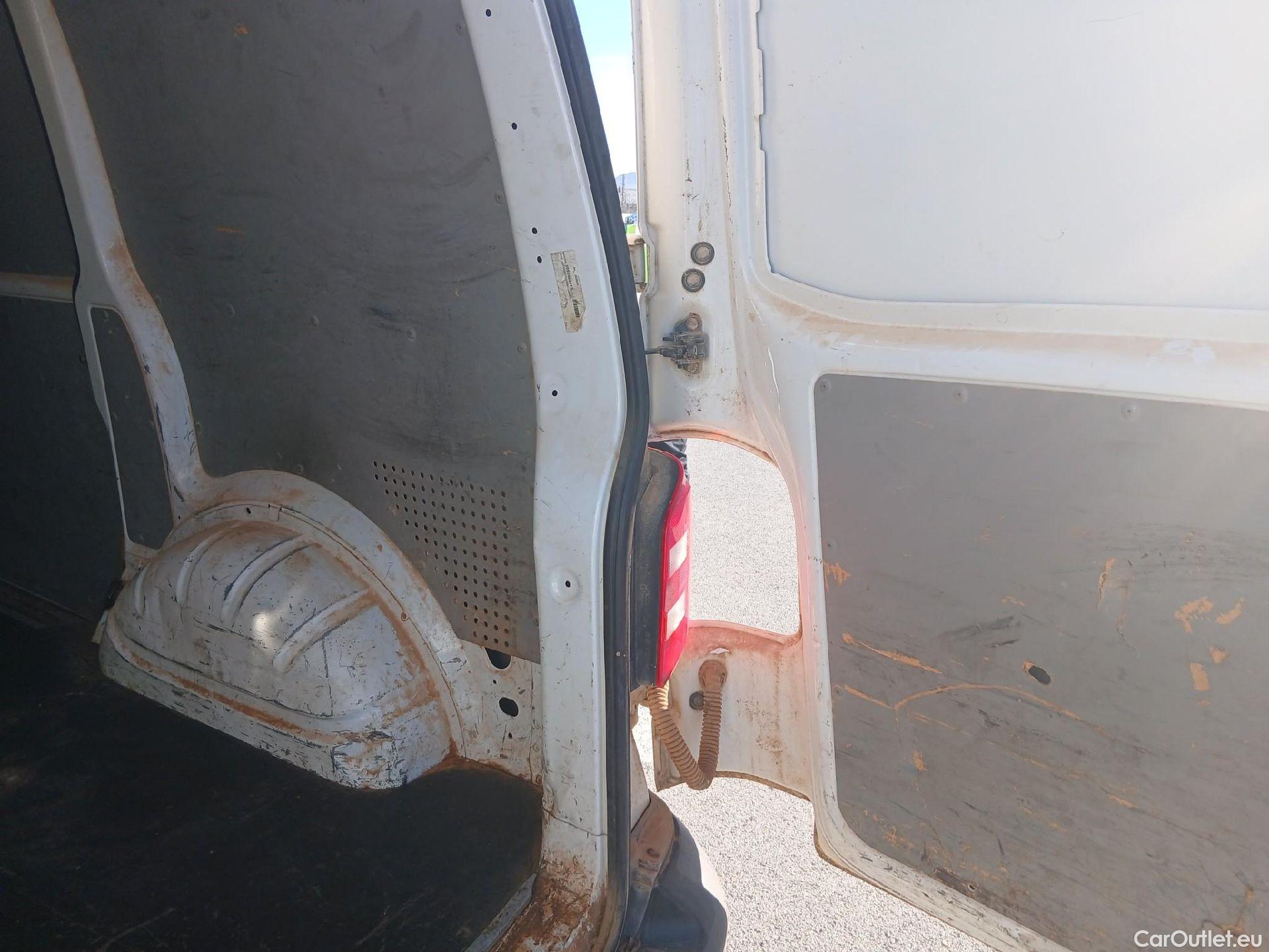  Volkswagen  Transporter VOLKSWAGEN  / 2015 / 4P / furgón Furgón Corto TN 2.0 TDI 110kW BMT 4Mot #17