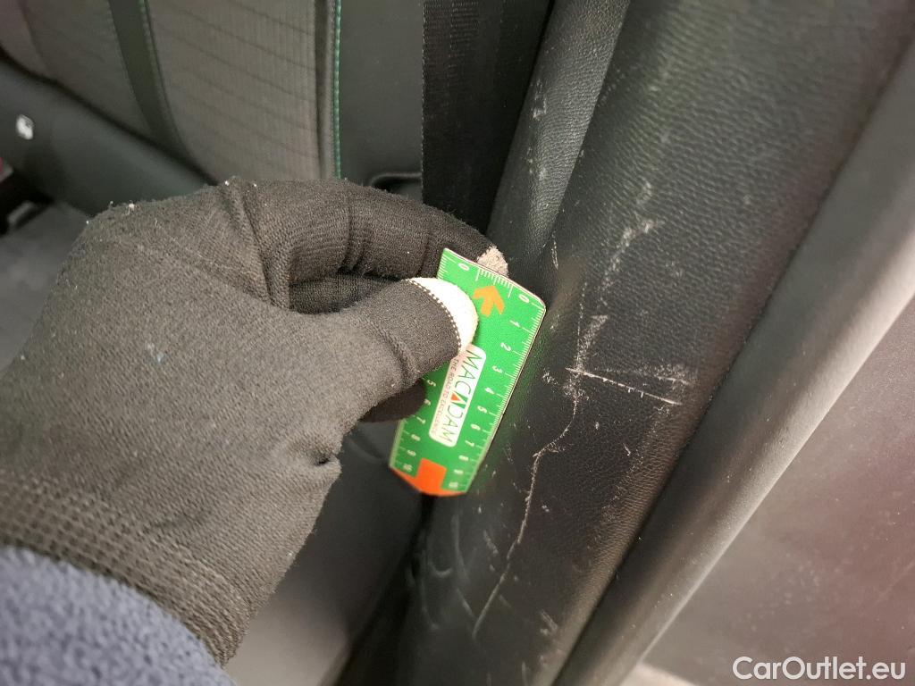  Peugeot  2008  Allure Pack 1.5 HDi 130CV BVA8 E6d #24