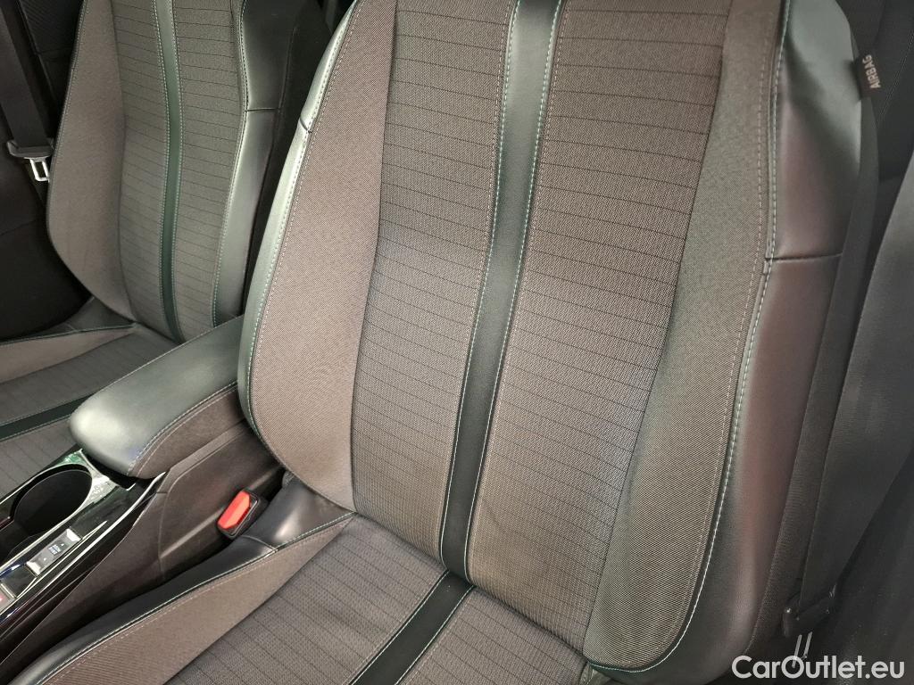  Peugeot  2008  Allure Pack 1.5 HDi 130CV BVA8 E6d #38