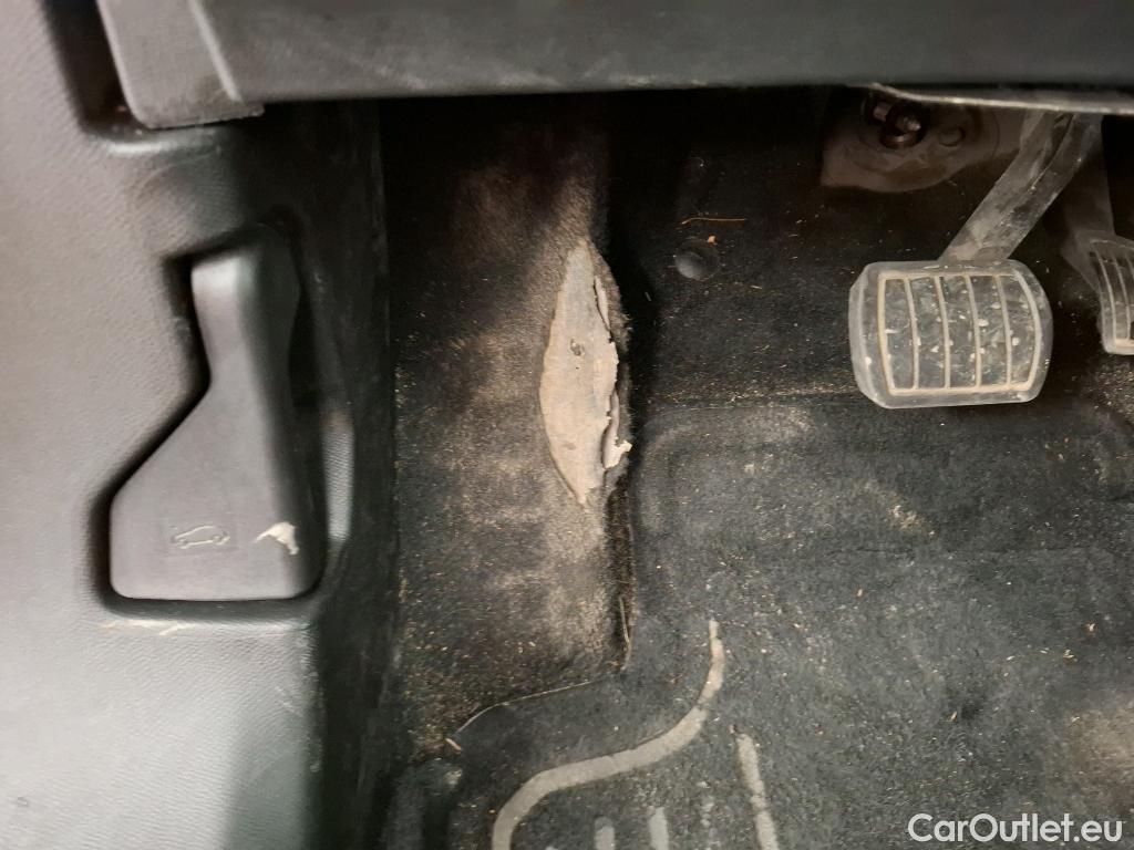  Peugeot  2008  Allure Business 1.5 HDi 130CV BVA8 E6d #1