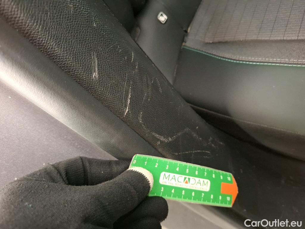  Peugeot  2008  Allure Pack 1.5 HDi 130CV BVA8 E6d #17