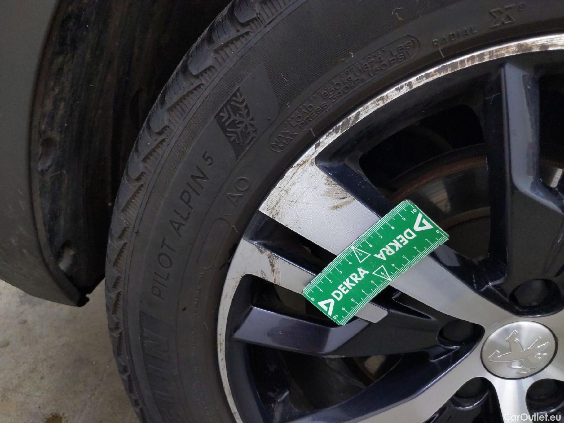  Peugeot  5008  Allure Business 1.5 HDi 130CV BVM6 7 Sieges E6dT #38