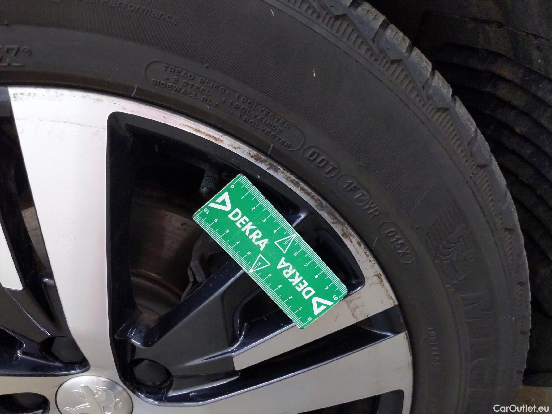  Peugeot  5008  Allure Business 1.5 HDi 130CV BVM6 7 Sieges E6dT #46