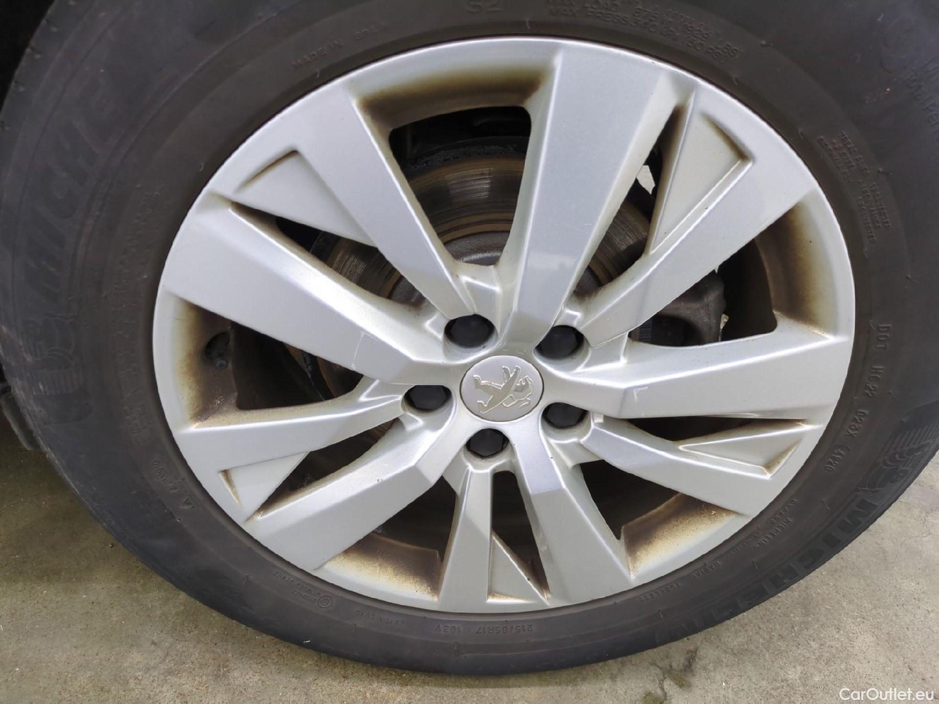  Peugeot  3008  Active Pack 1.5 HDi 130CV BVM6 E6d #15