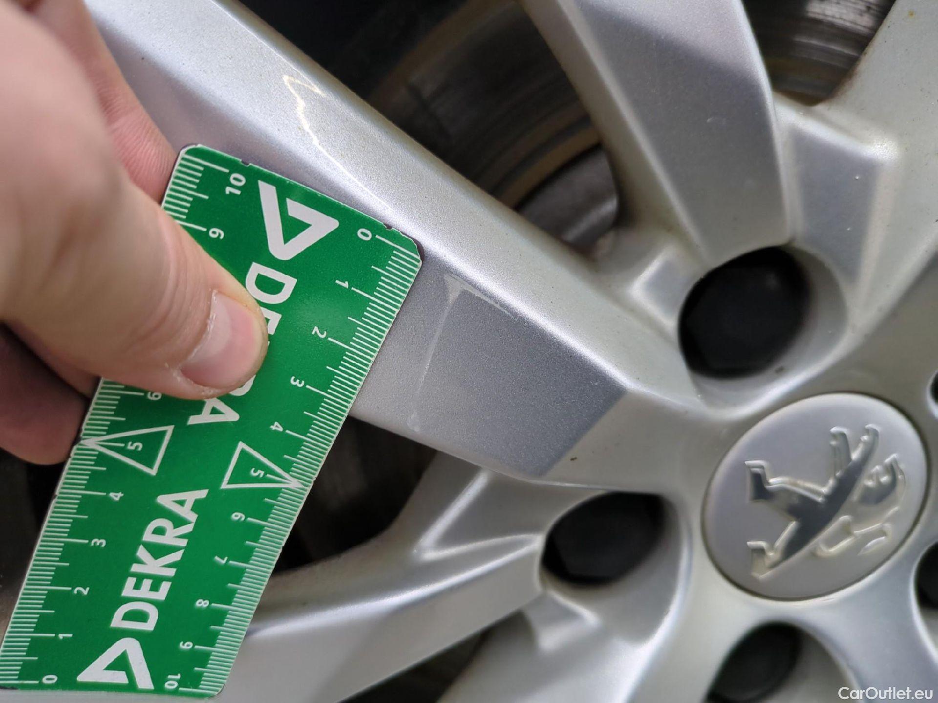  Peugeot  3008  Active Pack 1.5 HDi 130CV BVM6 E6d #17