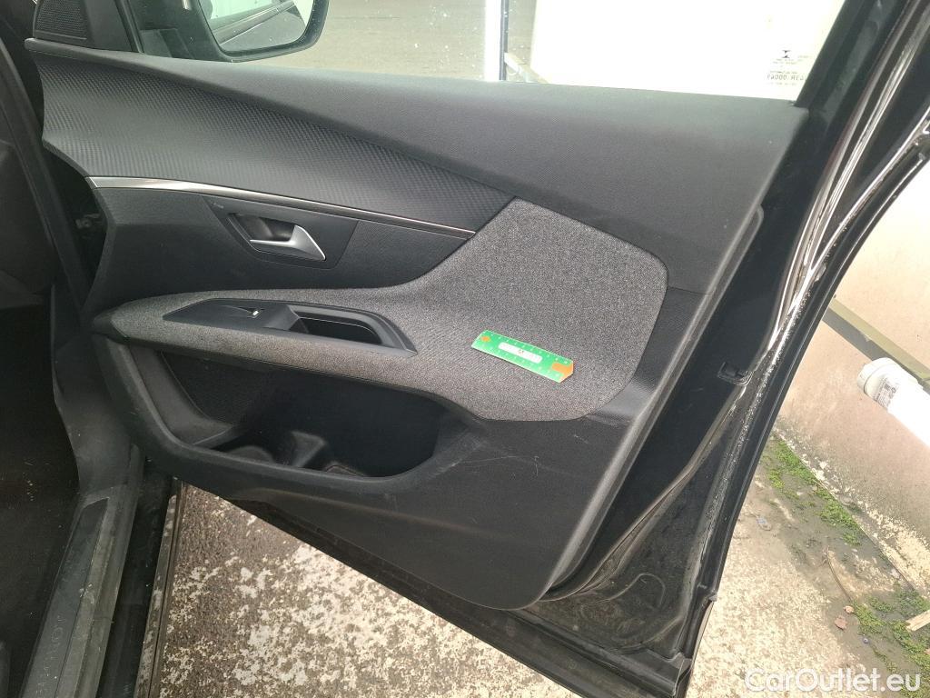  Peugeot  5008 PEUGEOT  2016 5P SUV Puretech 130 ACCESS #64