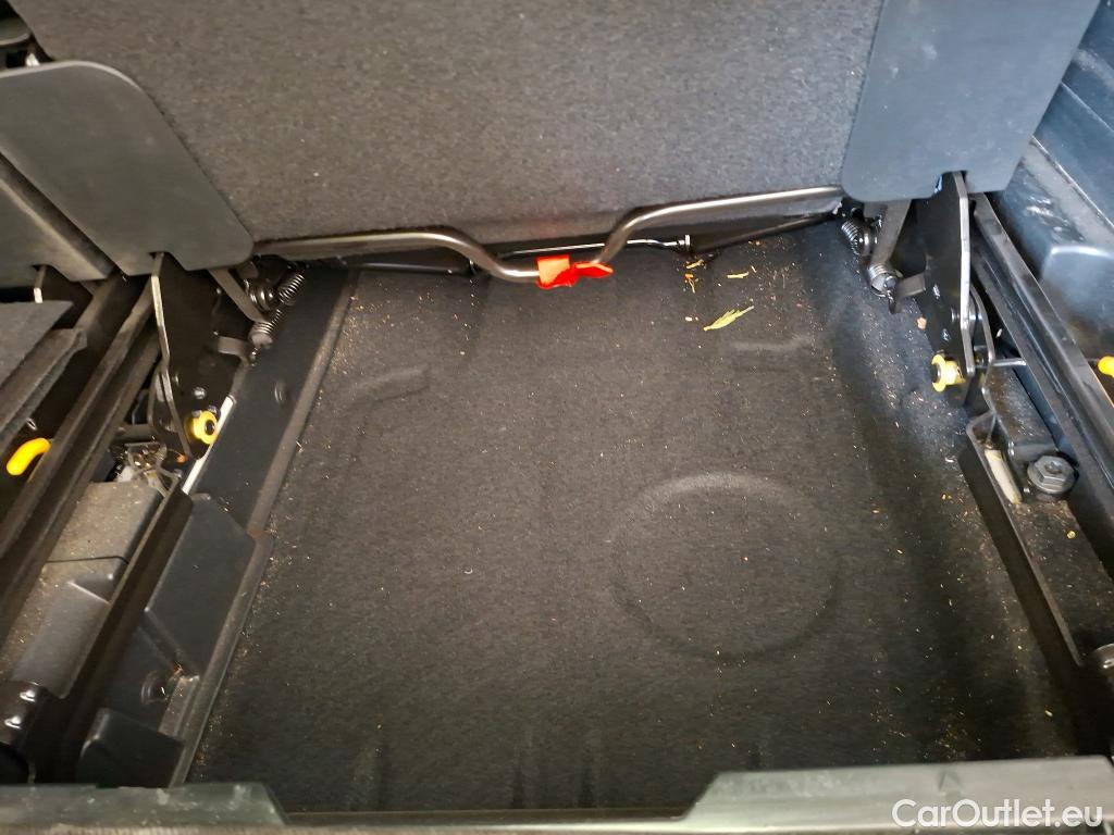  Peugeot  5008  Active Pack 1.5 HDi 130CV BVM6 7 Sieges E6d #17