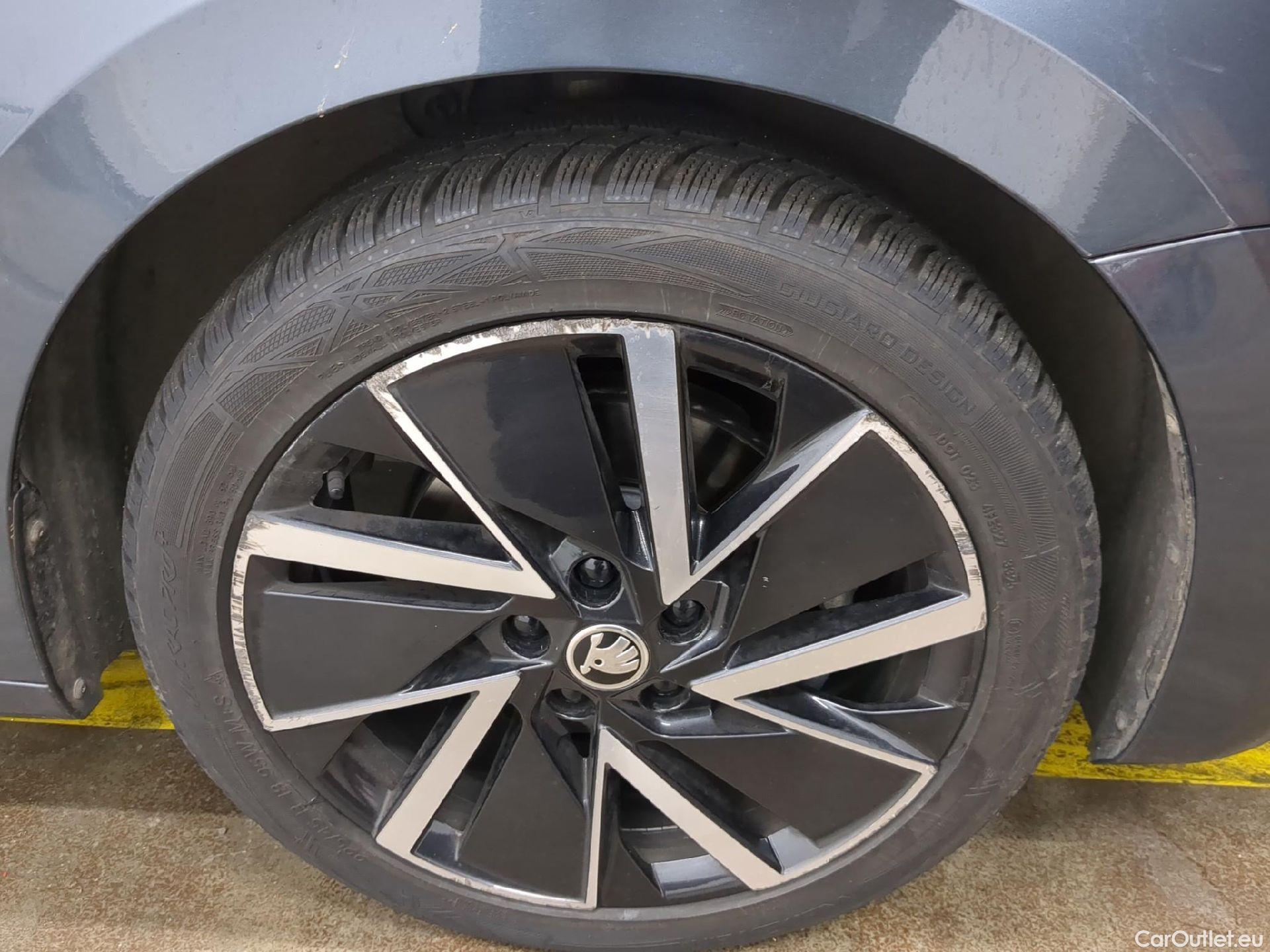  Skoda  Octavia SKODA  Combi / 2020 / 5P / Break 1.4 TSI PHEV iV 204 DSG6e Business #4